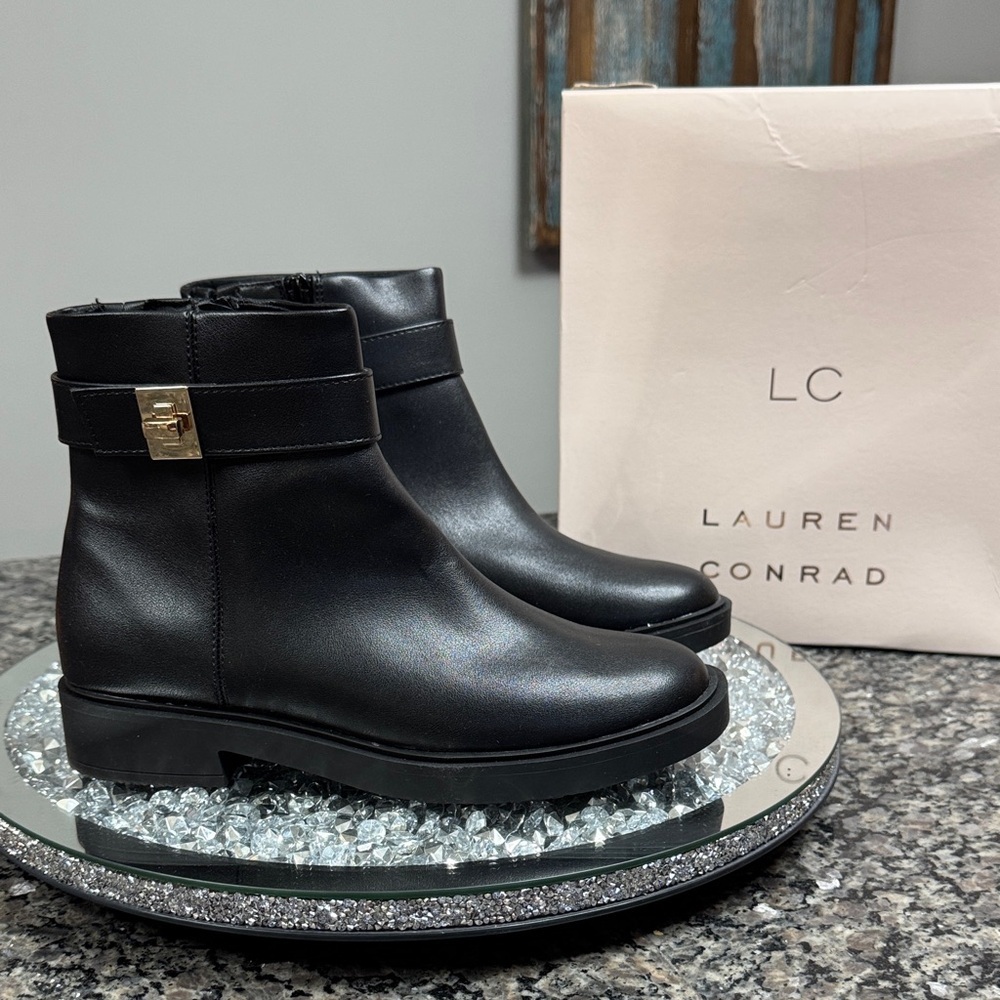 LC Lauren Conrad Tahira Black Ankle Booties belted with Gold Buckle NEW 7.5